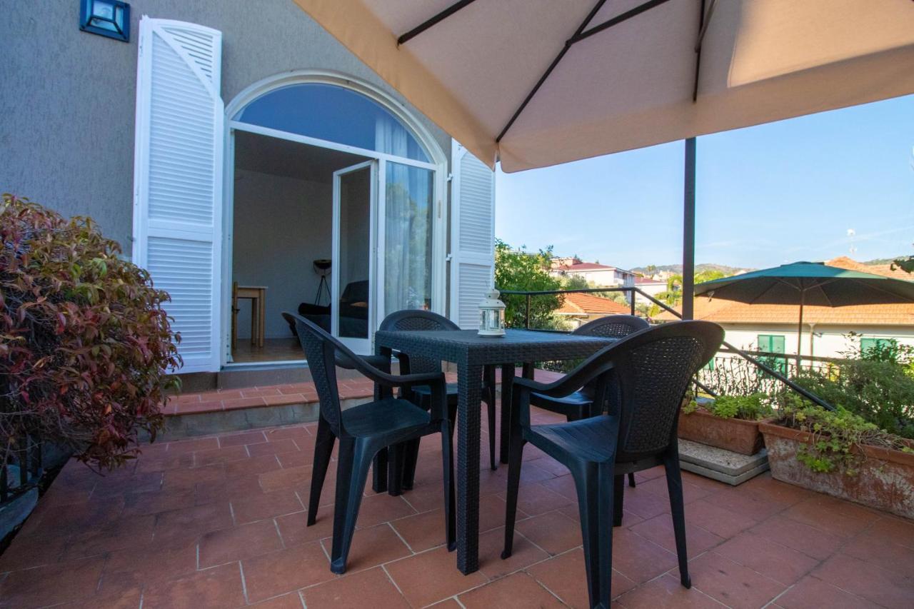 Luminoso Appartamento Con Ampia Terrazza San Bartolomeo Al Mare Exterior foto